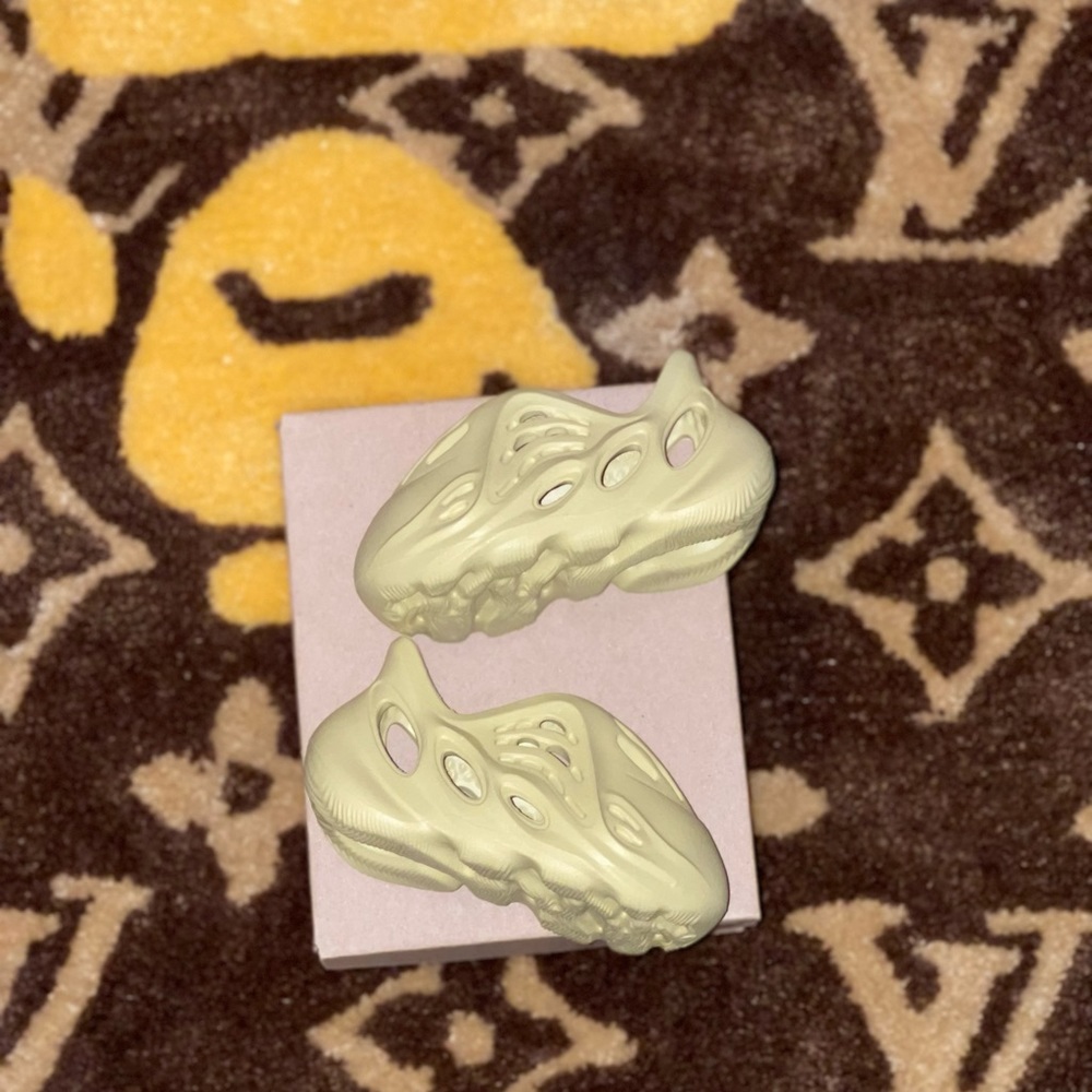 Infant yeezy foam runner